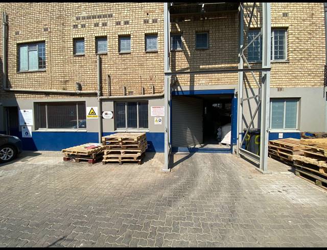 800M² WAREHOUSE FOR SALE IN DRIEHOEK